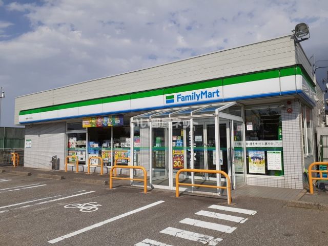 コンビニ　ファミリーマート　魚津シーサイド店（コンビニ）まで592m