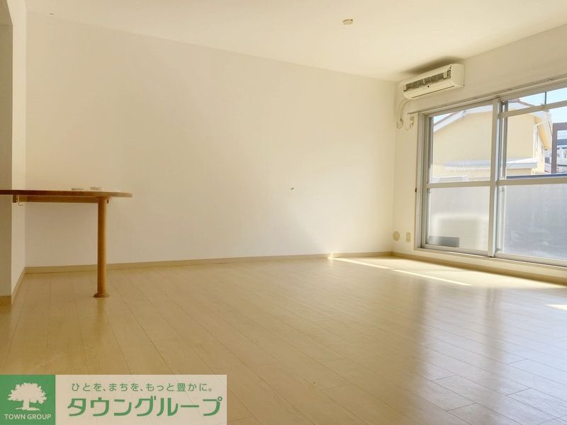 居室・リビング　※別部屋参考写真です