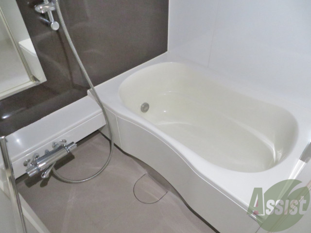 バス・シャワールーム　追い焚き機能付きなのでゆっくり湯舟に入るのも心地よいですよ。