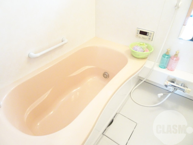 バス・シャワールーム　浴室乾燥機＆追焚機能付き広々バスルーム♪