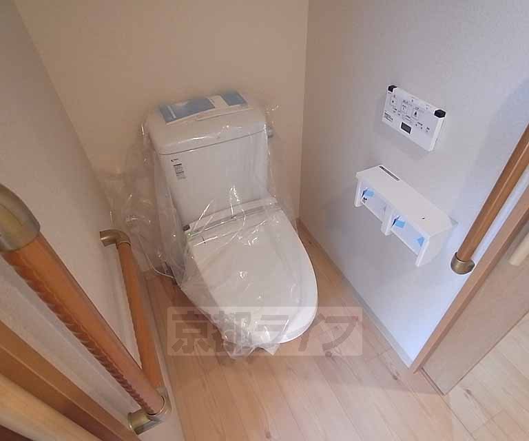 トイレ　ウォシュレットトイレ付き