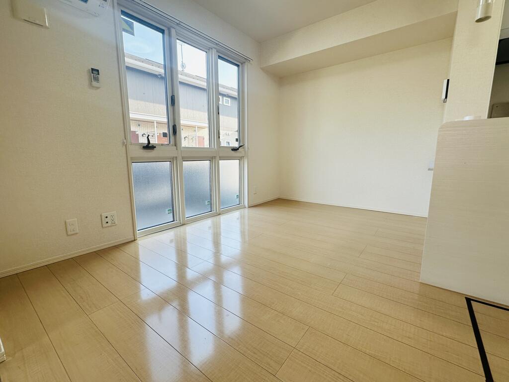 居室・リビング　※画像と反転タイプのお部屋です