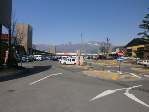 ショッピングセンター　佐久インターウェーブ（ショッピングセンター）まで562m