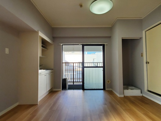 居室・リビング　※別号室の写真です