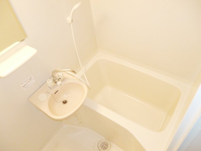 バス・シャワールーム　別号室の参考写真です。