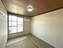 居室・リビング　南東向き和室6帖☆角部屋で陽当たりの良いお部屋です！エアコン