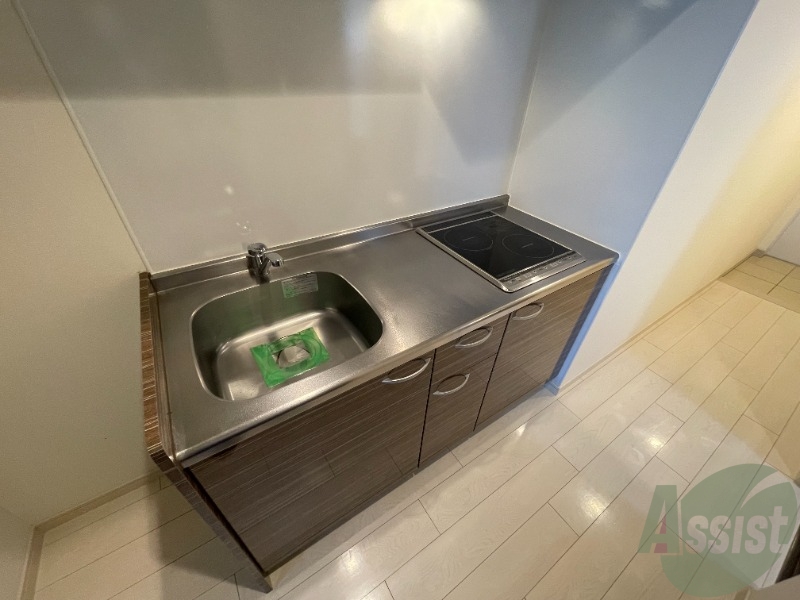 キッチン　調理スペースも有り、冷蔵庫や棚も問題なく置けそうですね。