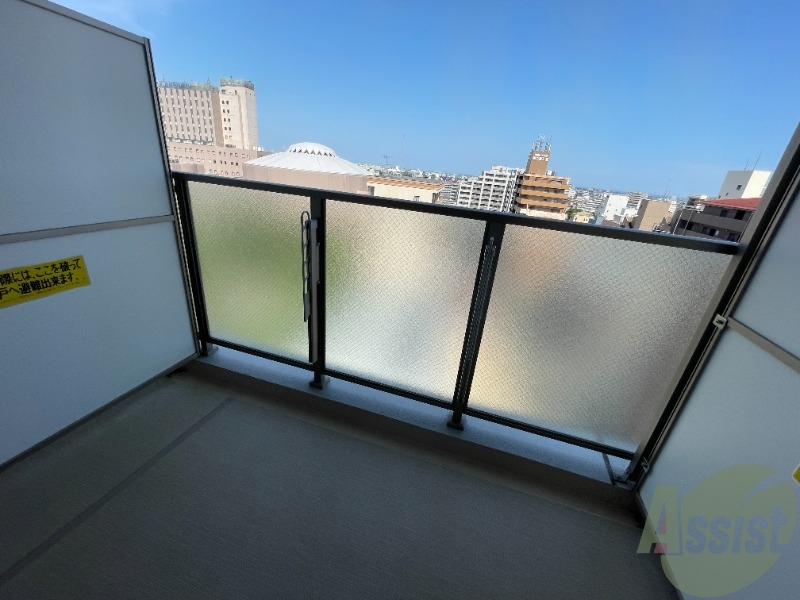 バルコニー　このバルコニースペースは洗濯物も問題なく干せそうですね。