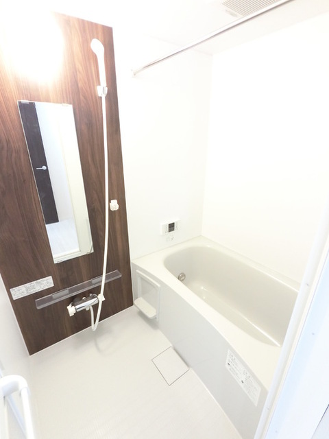 バス・シャワールーム　おしゃれな浴室です。