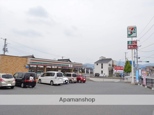 コンビニ　セブンイレブン（コンビニ）まで300m