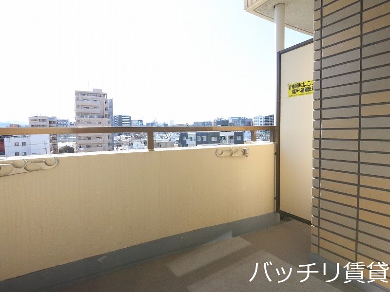バルコニー　別号室タイプの為、現状を優先いたします