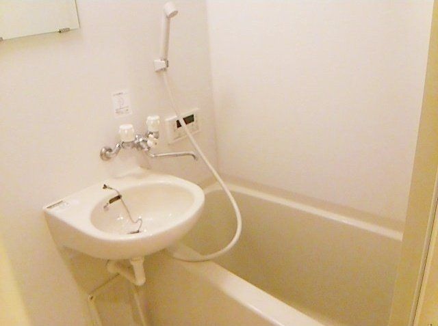 バス・シャワールーム　☆追焚機能付き浴室☆バストイレ別☆