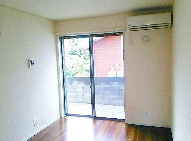 居室・リビング　☆洋室6帖☆