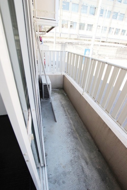 バルコニー　同物件別号室の写真です。