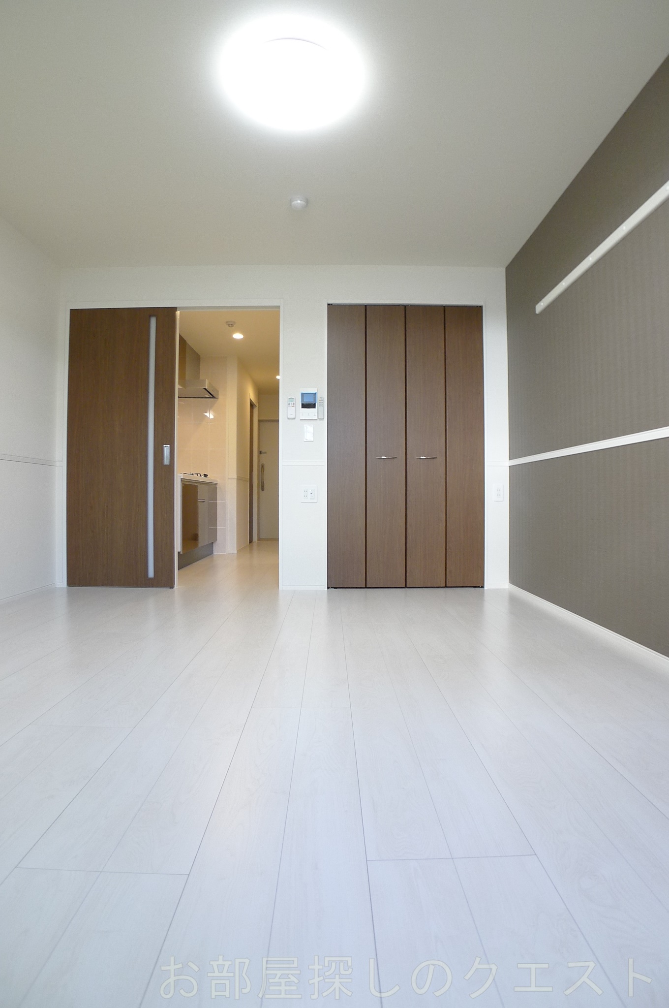 居室・リビング　（写真は同仕様反転）