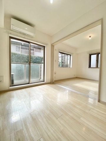 居室・リビング　☆明るい洋室☆