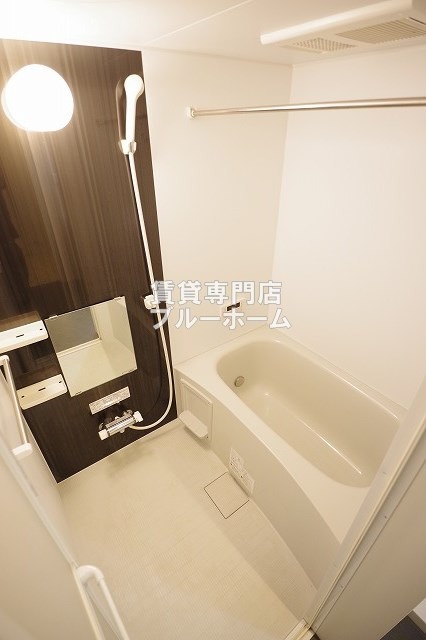 バス・シャワールーム　浴室乾燥機・追い炊き機能付きのお風呂！