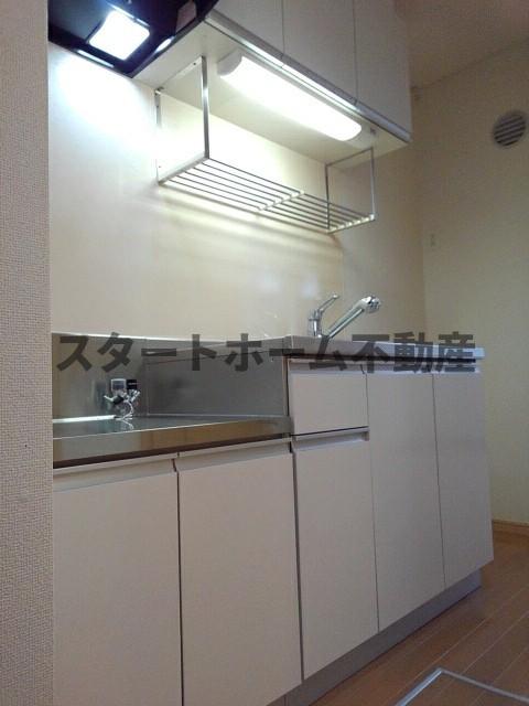 キッチン　コンパクトなキッチンで掃除もラクラク