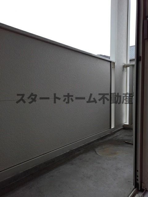 バルコニー　外からの目が気にならないバルコニーで洗濯物が干せます