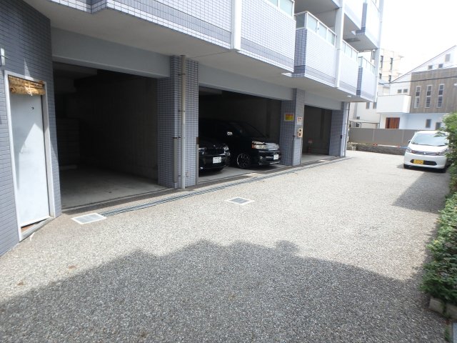 駐車場　駐車場に車を止められます