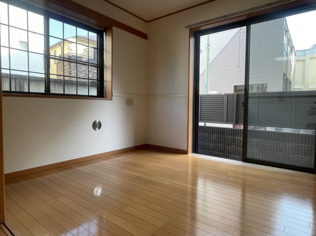 その他部屋・スペース　二面採光で風通りも良好です♪