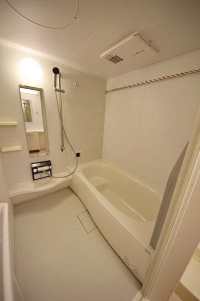 バス・シャワールーム　～一坪風呂なのでのびのび入れますね～