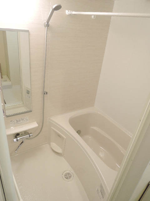 バス・シャワールーム　ゆとりある浴室追焚機能付のお風呂で一日の疲れを癒しましょう