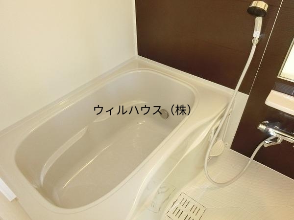 バス・シャワールーム　浴室乾燥機、追い焚き機能付きバス！