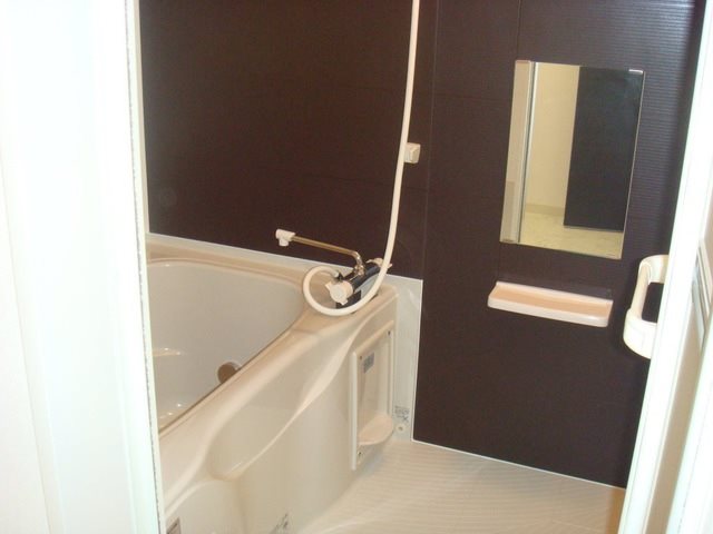 バス・シャワールーム　嬉しい追い炊き機能付きの浴室です。