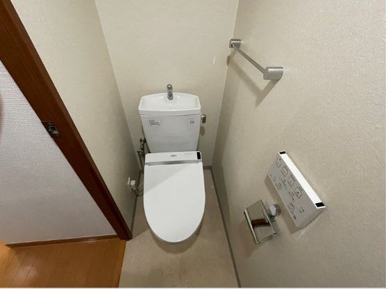 トイレ　★温水洗浄暖房便座完備★