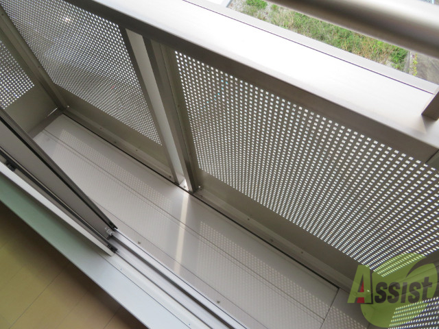 バルコニー　バルコニーは幅があり、広い印象を受けました。