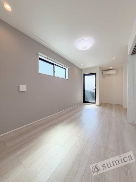 居室・リビング　ホワイトベースで明るい内装♪