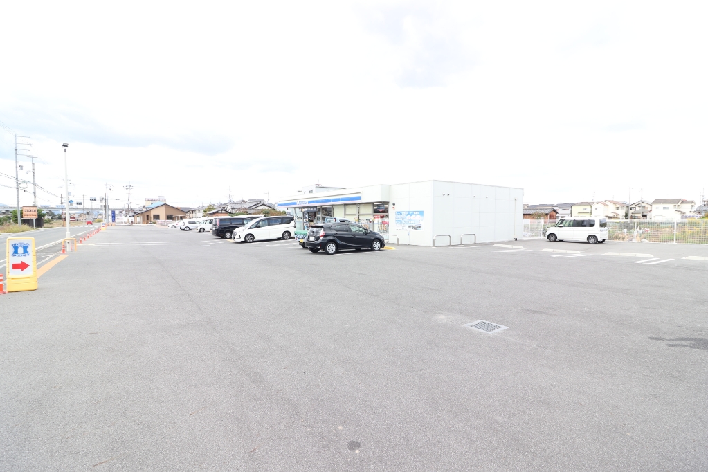 コンビニ　ローソン 田原本町薬王寺店（コンビニ）まで521m