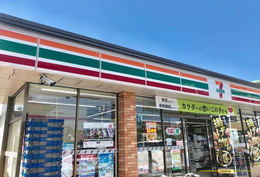 コンビニ　セブンイレブン新小平駅前店（コンビニ）まで140m