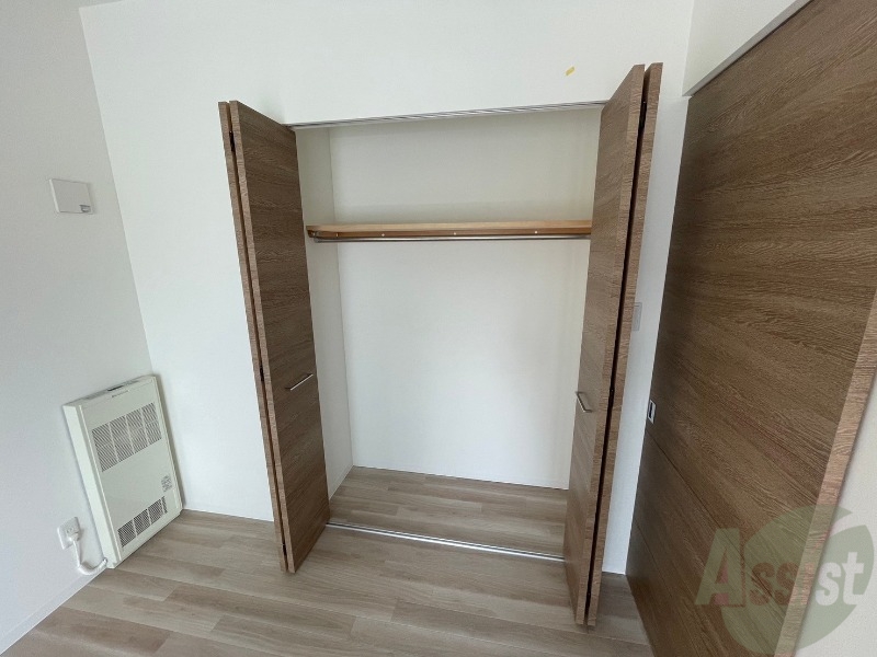 収納　クローゼットは奥行きもあり、荷物が多い方でも安心です。