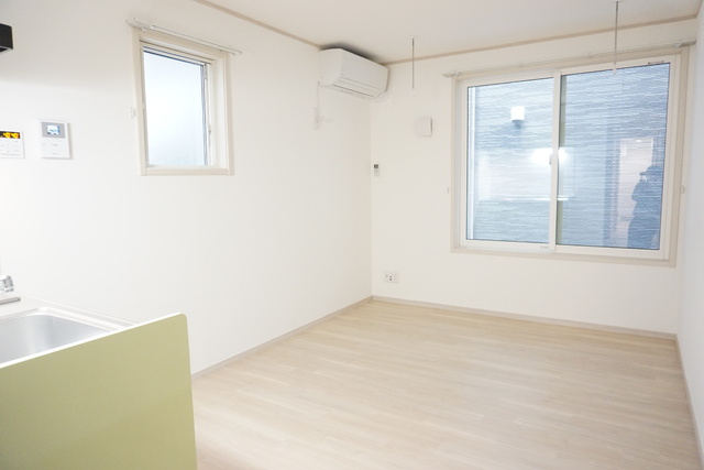 居室・リビング　２面採光のワンルーム１１．２帖