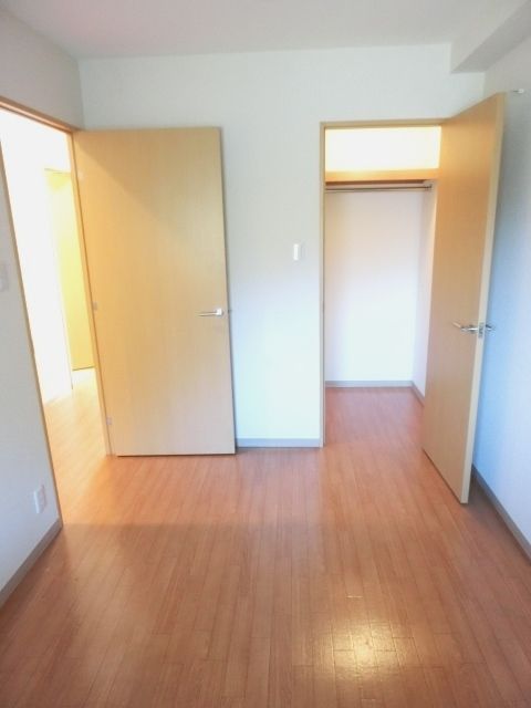 その他部屋・スペース　フローリング張りのお部屋です。
