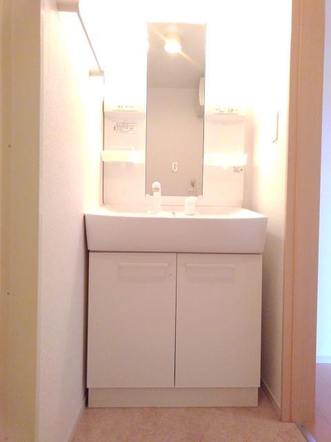 洗面設備　シャンプードレッサー付き洗面台