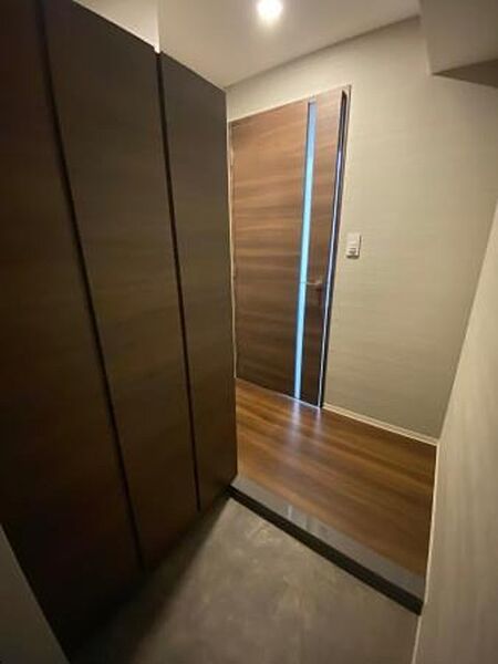 玄関　※別部屋の参考写真です。