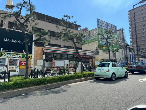コンビニ　セブンイレブン 大阪鶴橋駅西店（コンビニ）まで79m