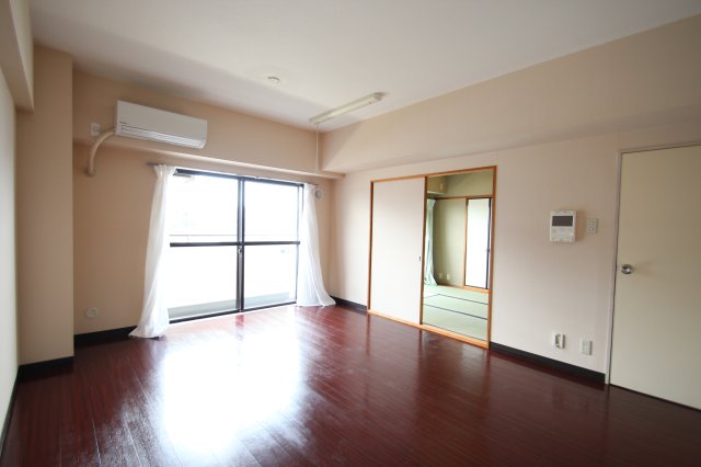 居室・リビング　※同建物ほかのお部屋の写真です。