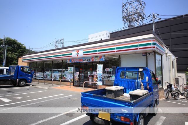 コンビニ　セブンイレブン（コンビニ）まで322m