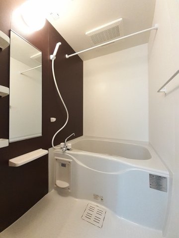 バス・シャワールーム　コンパクトで使いやすいお風呂です