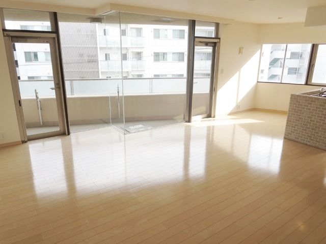 居室・リビング　★タウンハウジング鷺沼店まで→ＴＥＬ0448706656★