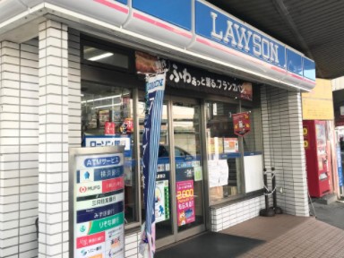 コンビニ　ローソン 小机駅前店（コンビニ）まで179m