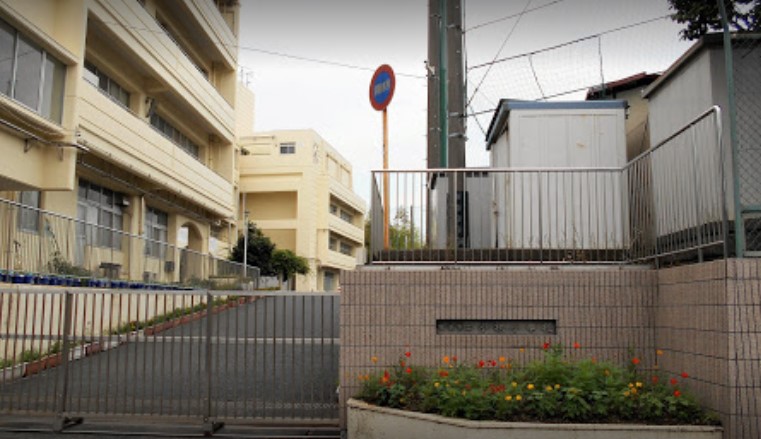 小学校　横浜市立小机小学校（小学校）まで702m