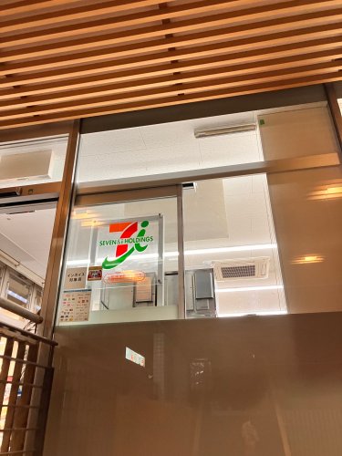 コンビニ　セブンイレブン 大阪南本町2丁目店（コンビニ）まで82m