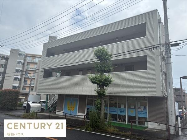 建物外観　3階建て♪