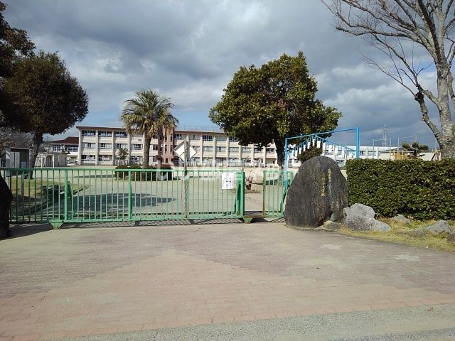 小学校　久留米市立善導寺小学校（小学校）まで347m