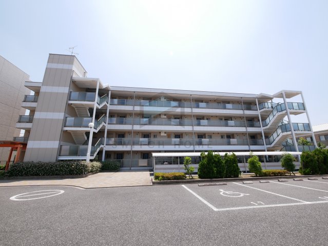 建物外観　落ち着いた雰囲気の外観です